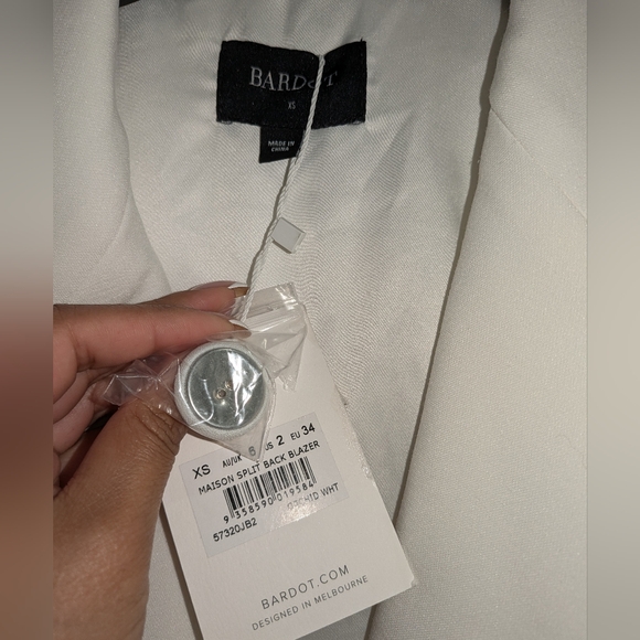 12. NWT BARDOT MAISON SPLIT BACK BLAZER - Picture 8 of 10